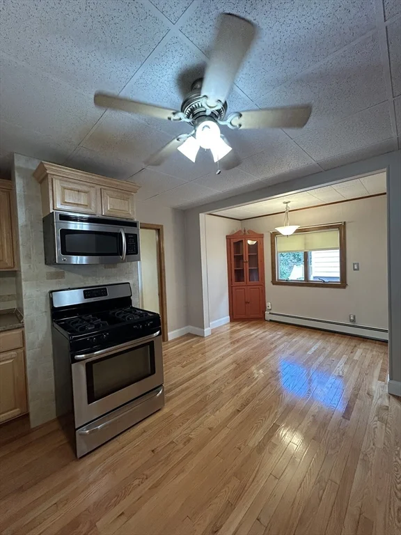 3 bed, 1 bath apartment for rent at 79 Hudson Unit 1, Powder House Square — photo 4 of 16