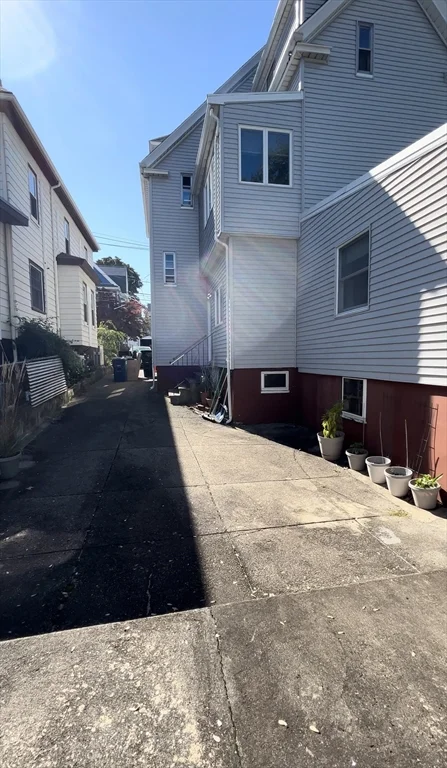 3 bed, 1 bath apartment for rent at 79 Hudson Unit 1, Powder House Square — photo 15 of 16