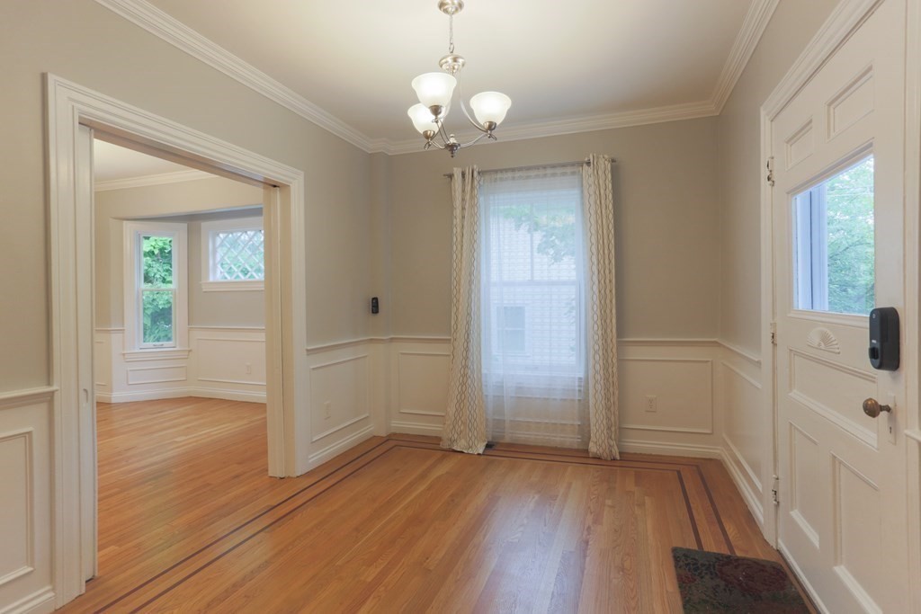 3 bed, 1 bath apartment for rent at 79 Jason St Unit 79, Arlington — photo 3 of 32