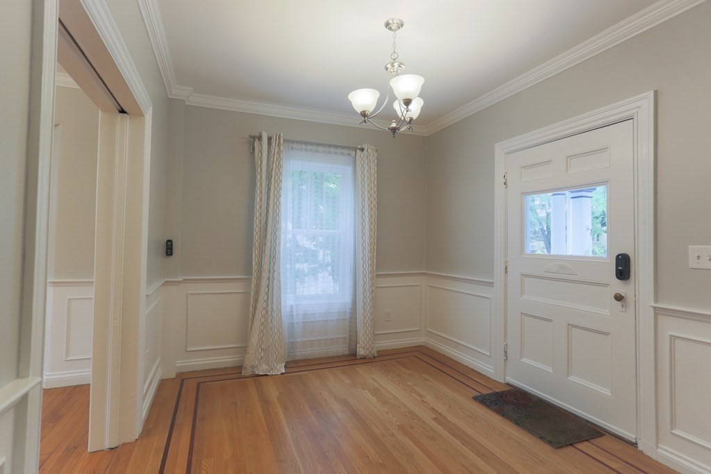 3 bed, 1 bath apartment for rent at 79 Jason St Unit 79, Arlington — photo 2 of 32