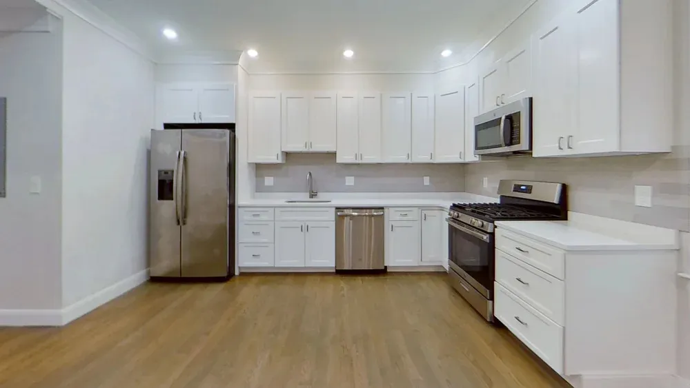 3 bed, 2.5 bath apartment for rent at 79 Linden St Unit 2, Brighton — photo 2 of 12