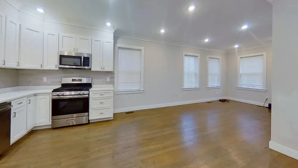 3 bed, 2.5 bath apartment for rent at 79 Linden St Unit 2, Brighton — photo 3 of 12