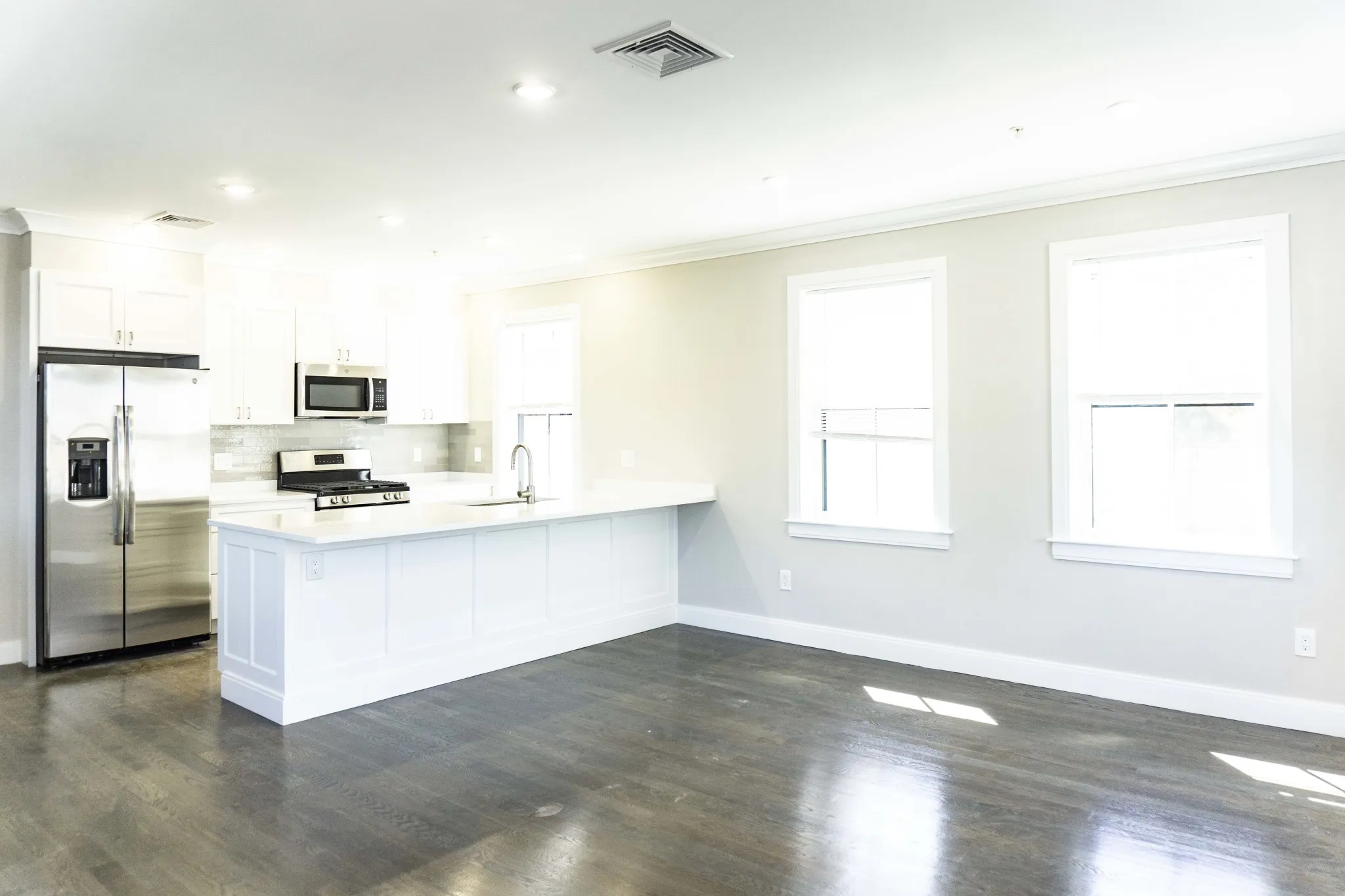3 bed, 2.5 bath apartment for rent at 79 Linden St Unit 3, Brighton — photo 2 of 10