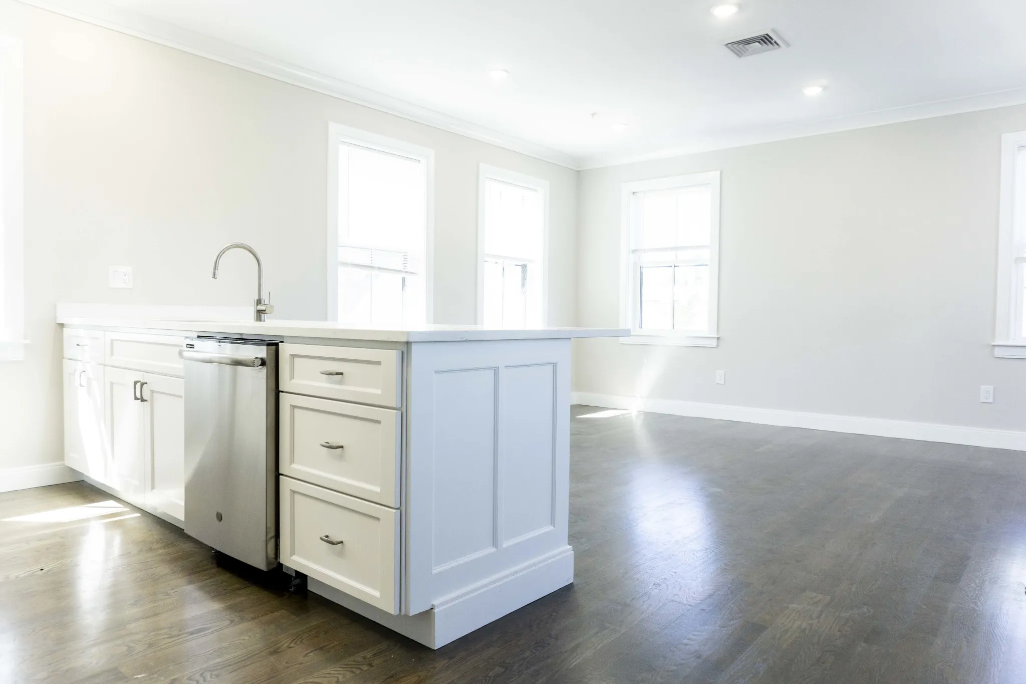 3 bed, 2.5 bath apartment for rent at 79 Linden St Unit 3, Brighton — photo 3 of 10