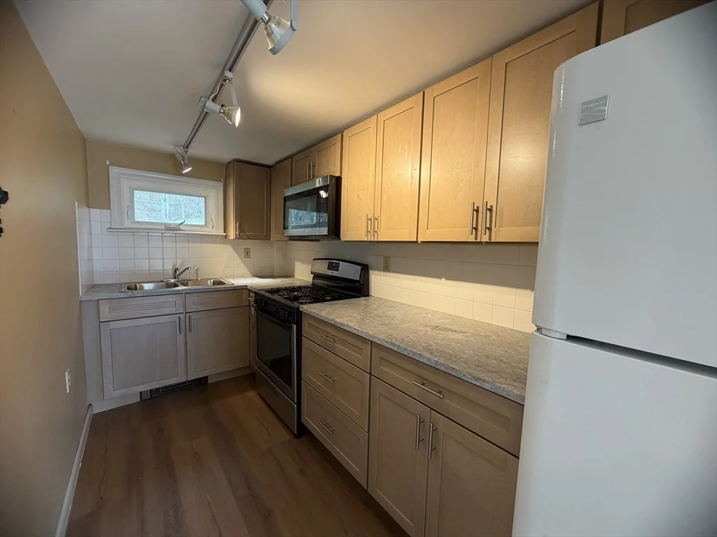 1 bed, 1 bath apartment for rent at 79 N Main St Unit A, North Bellingham — photo 11 of 22