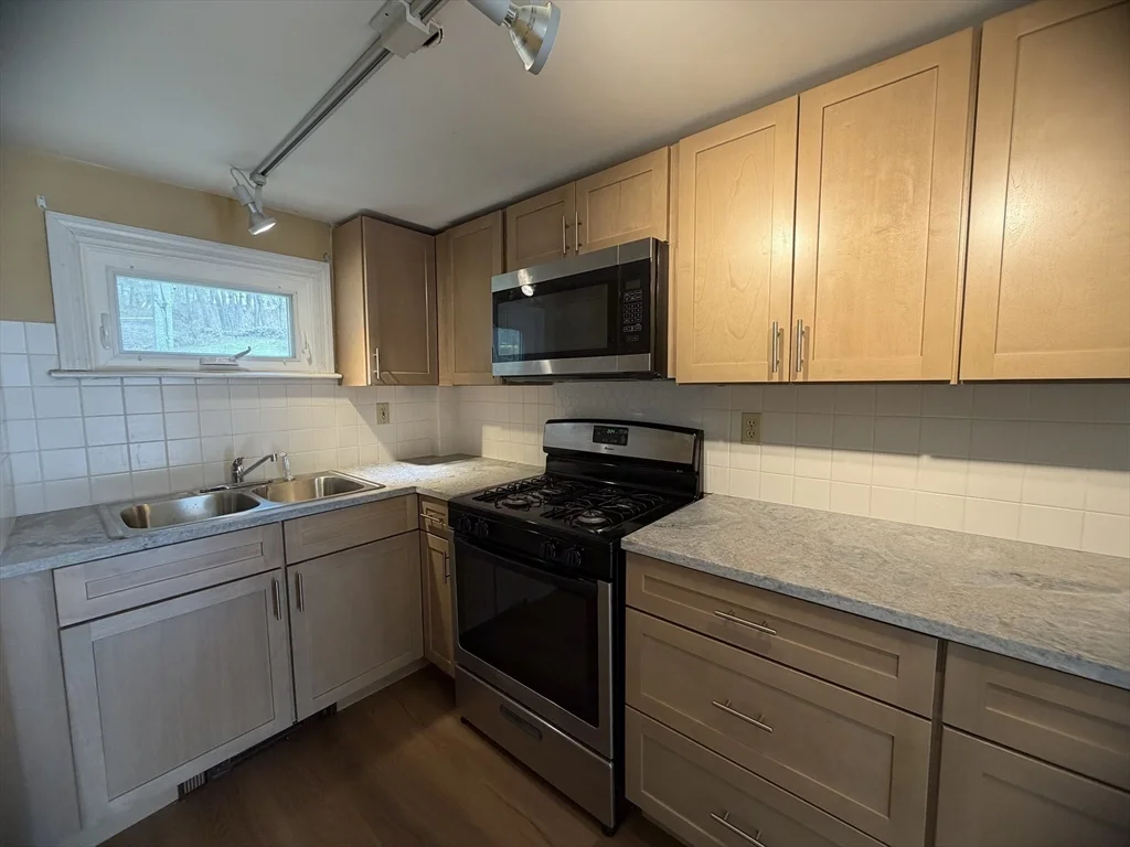 1 bed, 1 bath apartment for rent at 79 N Main St Unit A, North Bellingham — photo 8 of 22