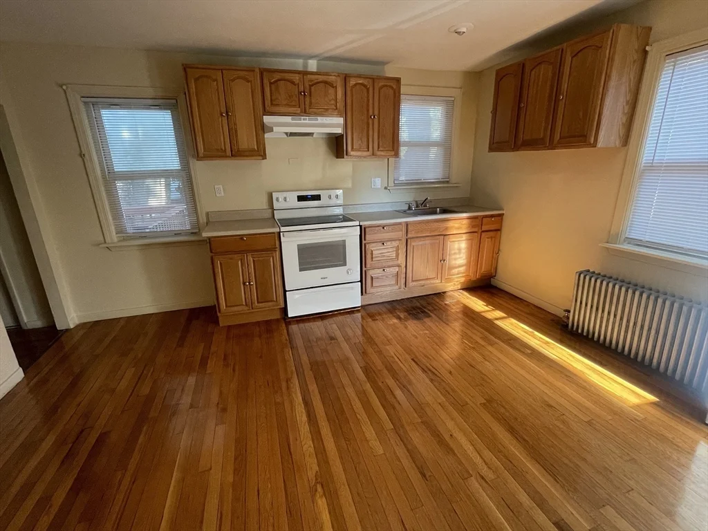 4 bed, 2 bath apartment for rent at 79 N Warren Ave, Brockton — photo 3 of 12
