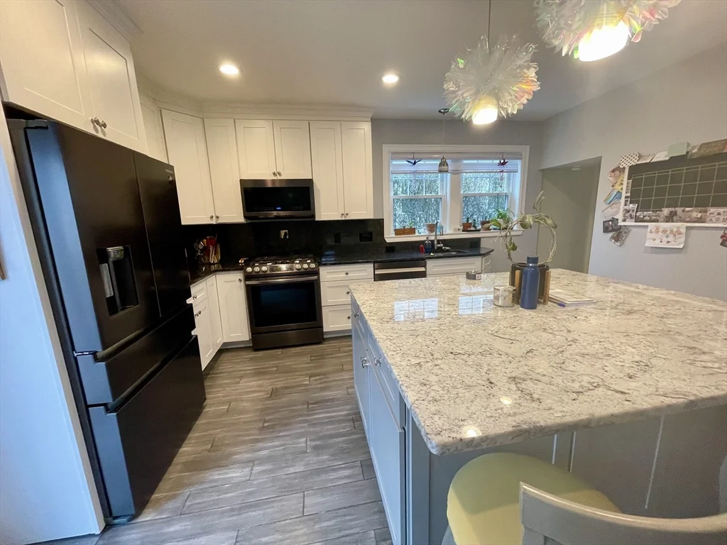 6 bed, 3 bath apartment for rent at 79 Park St, Boston — photo 5 of 18