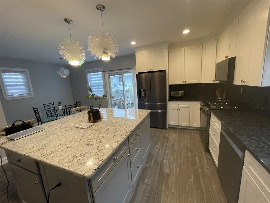 6 bed, 3 bath apartment for rent at 79 Park St, Boston — photo 4 of 18