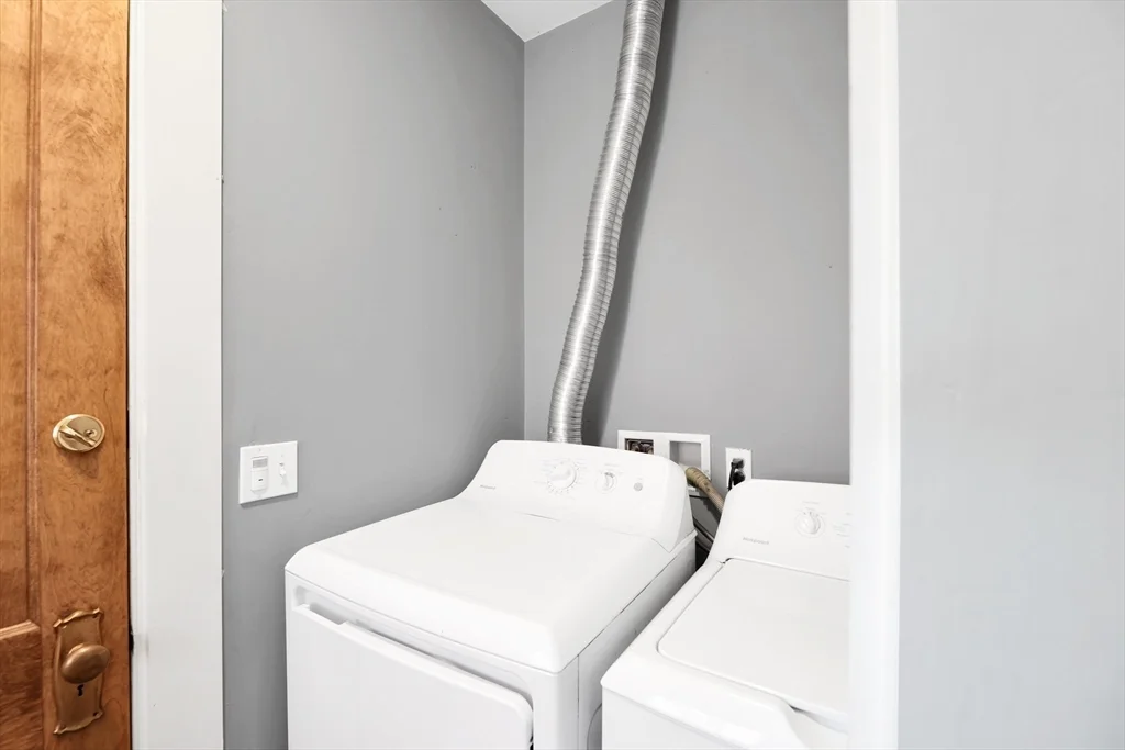 4 bed, 3 bath apartment for rent at 79 Perkins St Unit 2, Jamaica Plain — photo 3 of 19