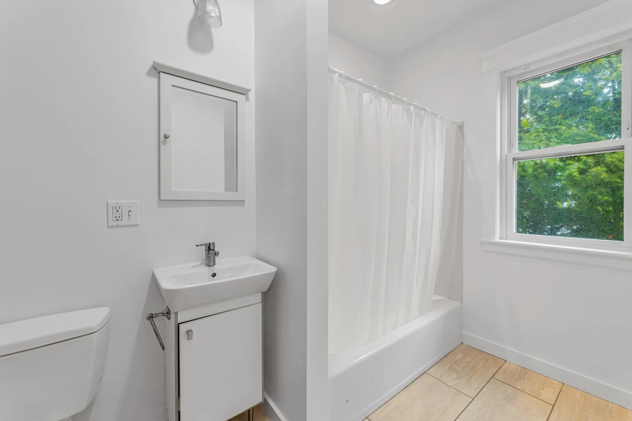 4 bed, 3 bath apartment for rent at 79 Perkins St Unit 2, Jamaica Plain — photo 12 of 17