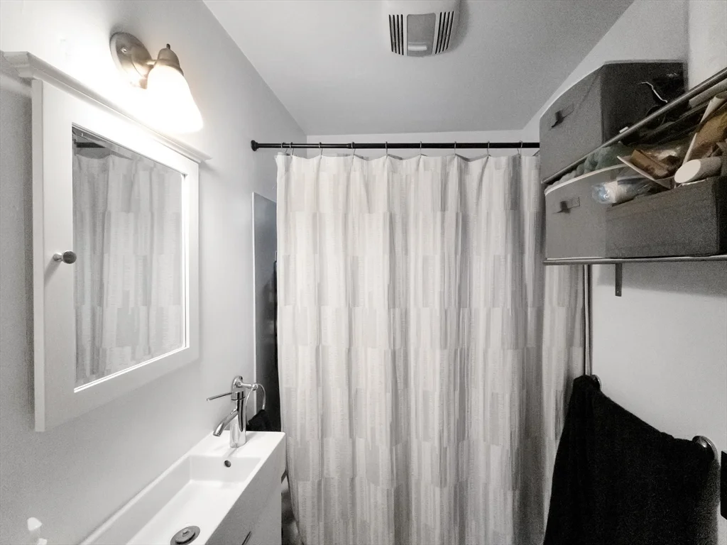 4 bed, 3 bath apartment for rent at 79 Perkins St Unit 2, Jamaica Plain — photo 17 of 19