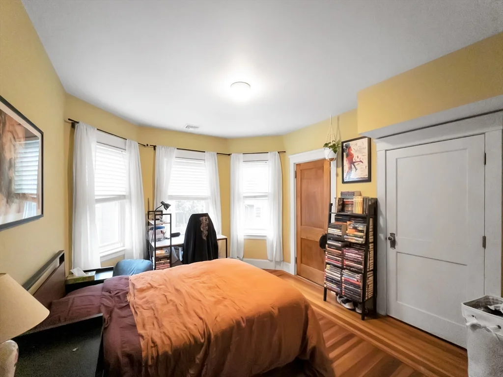 4 bed, 3 bath apartment for rent at 79 Perkins St Unit 2, Jamaica Plain — photo 6 of 19