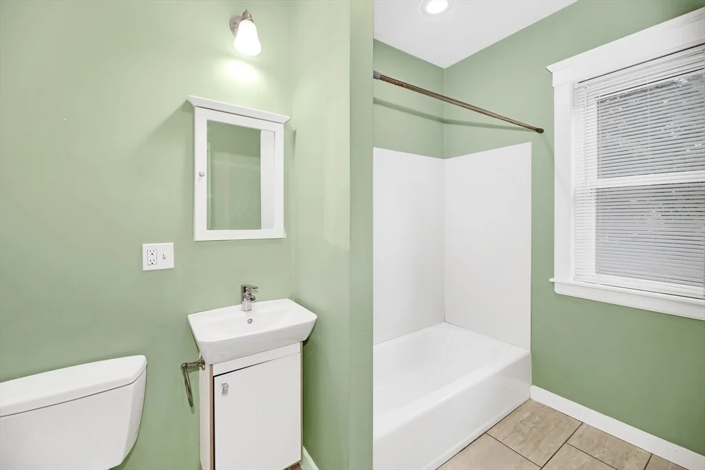4 bed, 3 bath apartment for rent at 79 Perkins St Unit 2, Jamaica Plain — photo 14 of 19