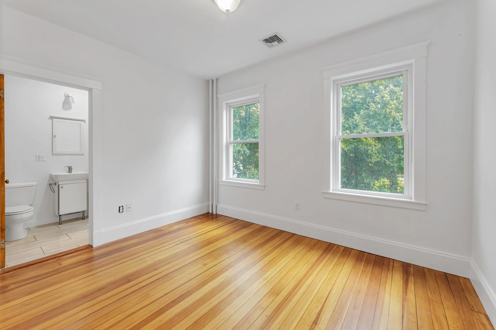 4 bed, 3 bath apartment for rent at 79 Perkins St Unit 2, Jamaica Plain — photo 10 of 17