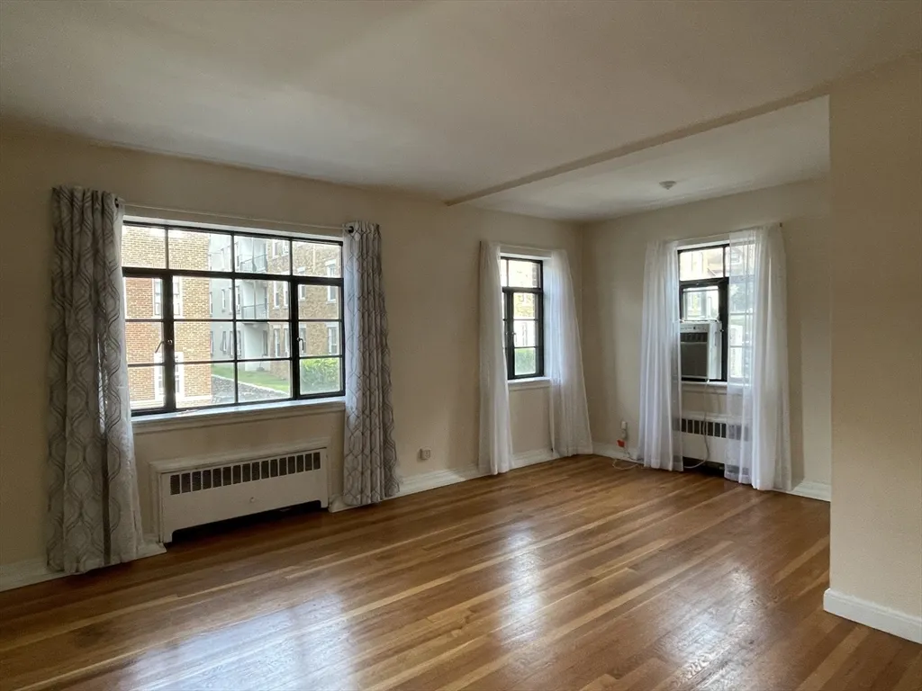 2 bed, 1 bath apartment for rent at 79 Sutherland Rd Unit 3, Brighton — photo 5 of 17