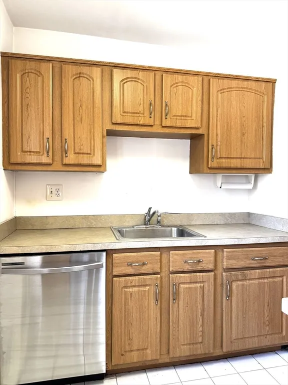 2 bed, 1 bath apartment for rent at 79 Sutherland Rd Unit 3, Brighton — photo 3 of 17