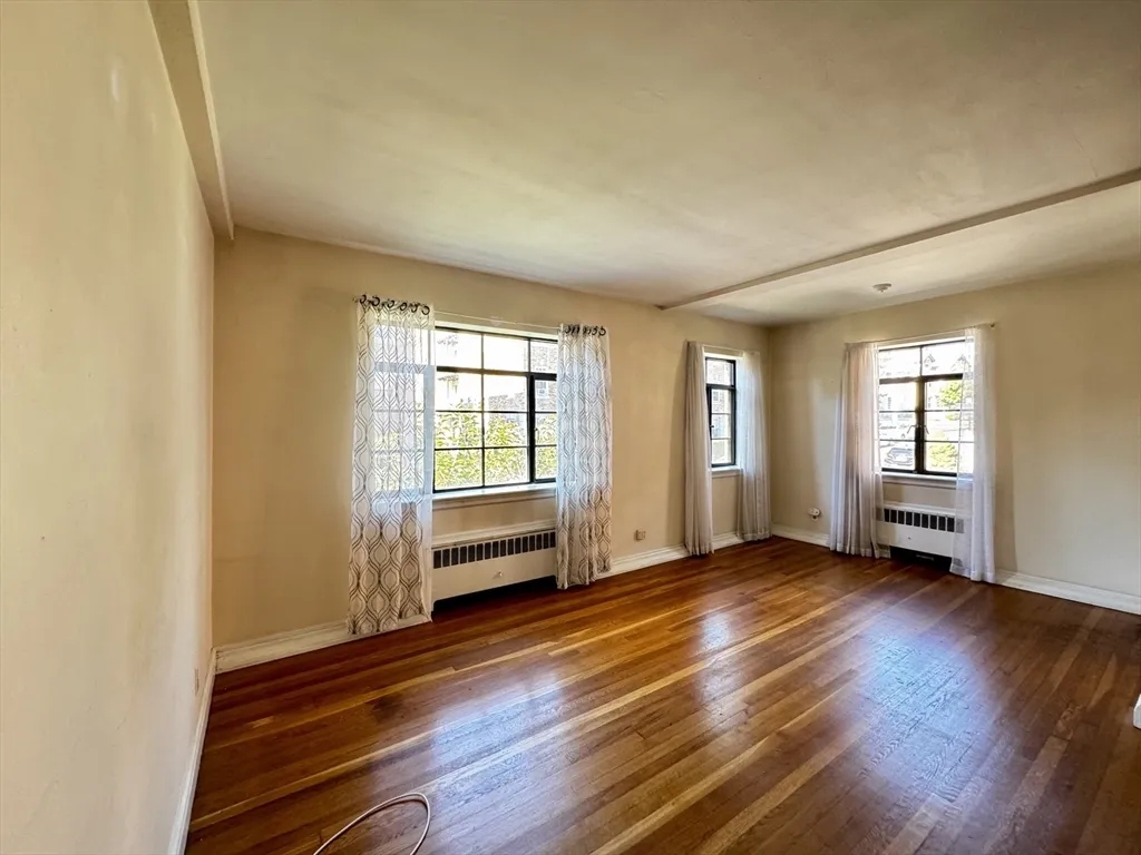 2 bed, 1 bath apartment for rent at 79 Sutherland Rd Unit 3, Brighton — photo 4 of 17