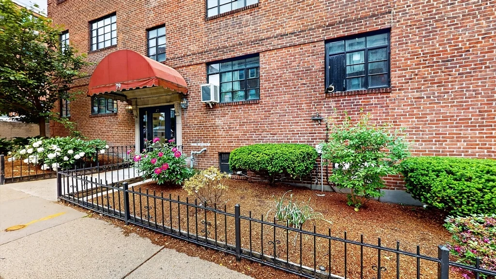 2 bed, 1 bath apartment for rent at 79 Sutherland Rd Unit 5, Brighton — photo 2 of 13