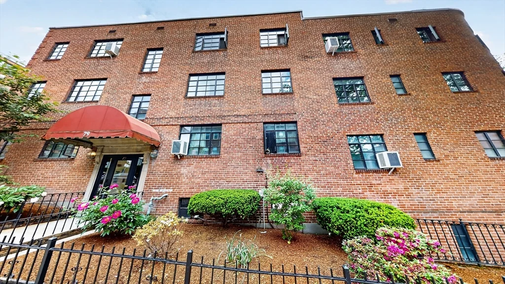 2 bed, 1 bath apartment for rent at 79 Sutherland Rd Unit 5, Brighton — photo 3 of 13