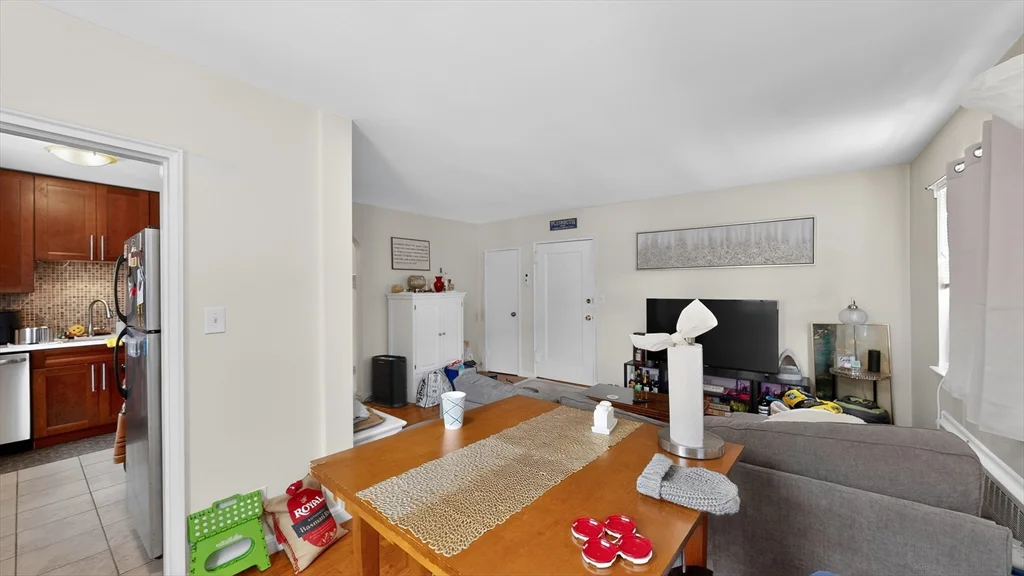 2 bed, 1 bath apartment for rent at 79 Sutherland Rd Unit 5, Brighton — photo 6 of 13