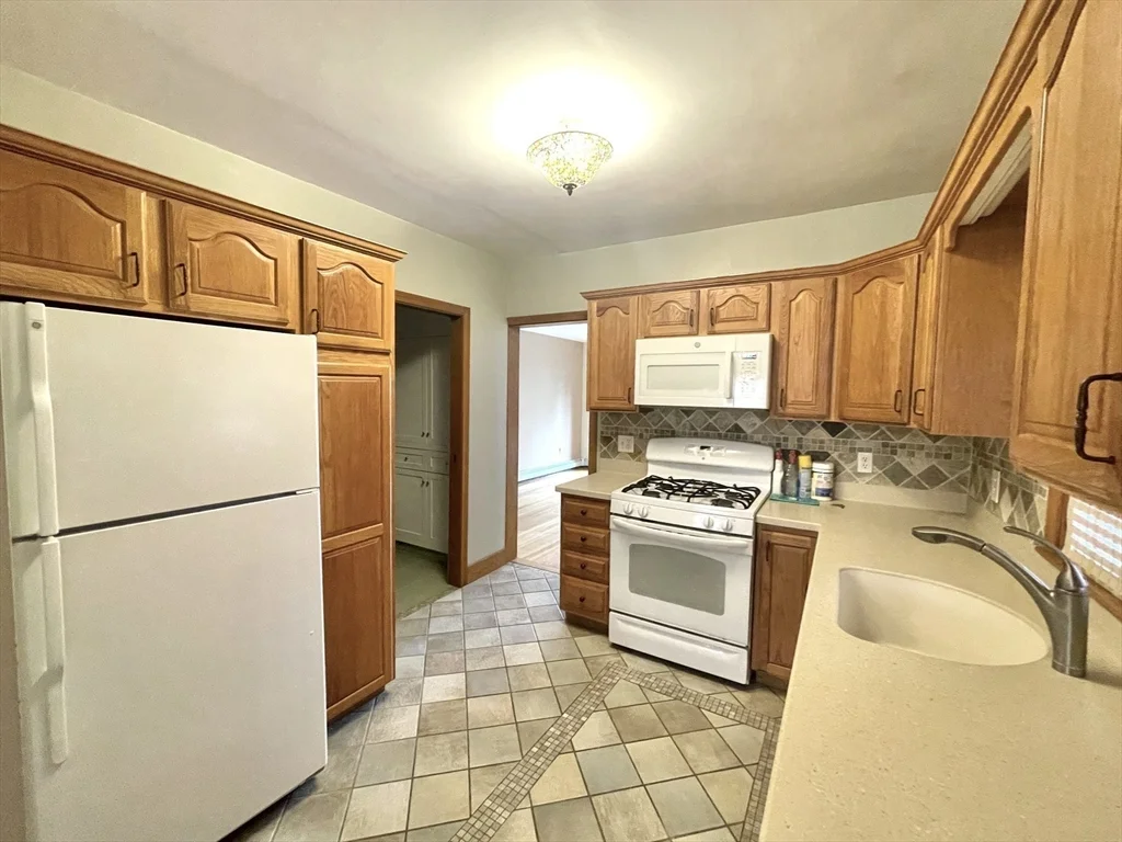 2 bed, 1 bath apartment for rent at 79 Temple Unit 1, Abington — photo 3 of 20