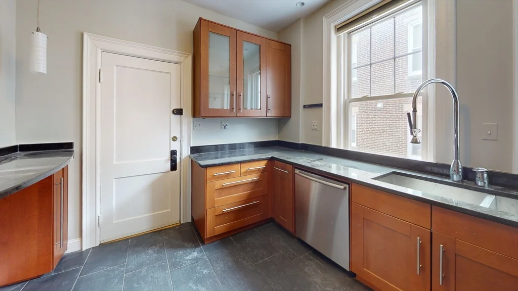 2 bed, 1 bath apartment for rent at 79 Thatcher St Unit 2, Coolidge Corner — photo 2 of 13