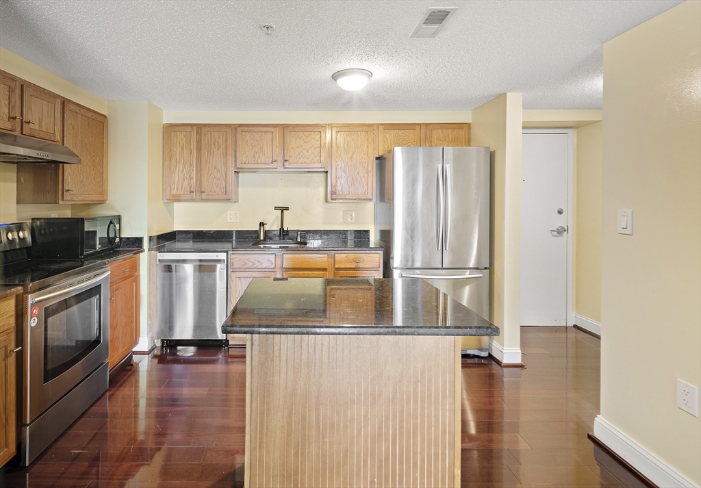 2 bed, 2 bath apartment for rent at 79 Waite St Ext Unit 53, Malden — photo 2 of 14