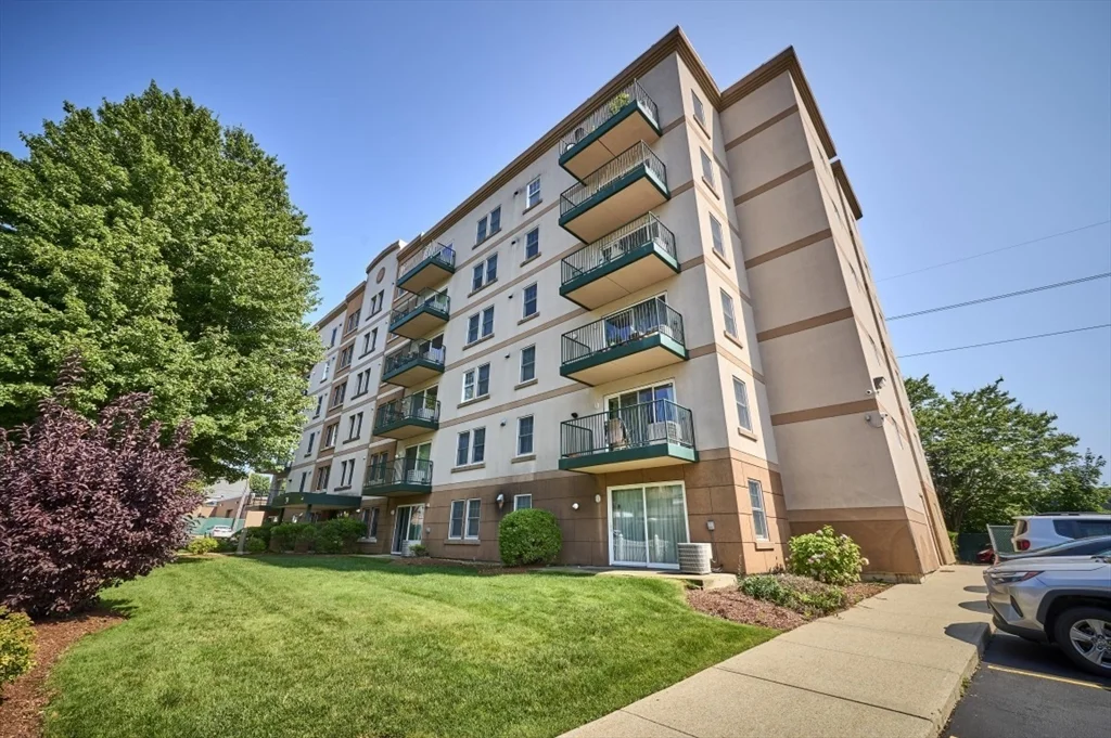 2 bed, 2 bath apartment for rent at 79 Waite St Ext Unit 54, Malden — photo 2 of 28