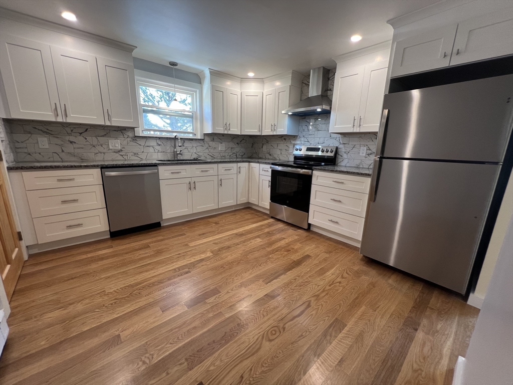 3 bed, 2 bath apartment for rent at 79 Walnut St Unit 2, Belmont — photo 2 of 28