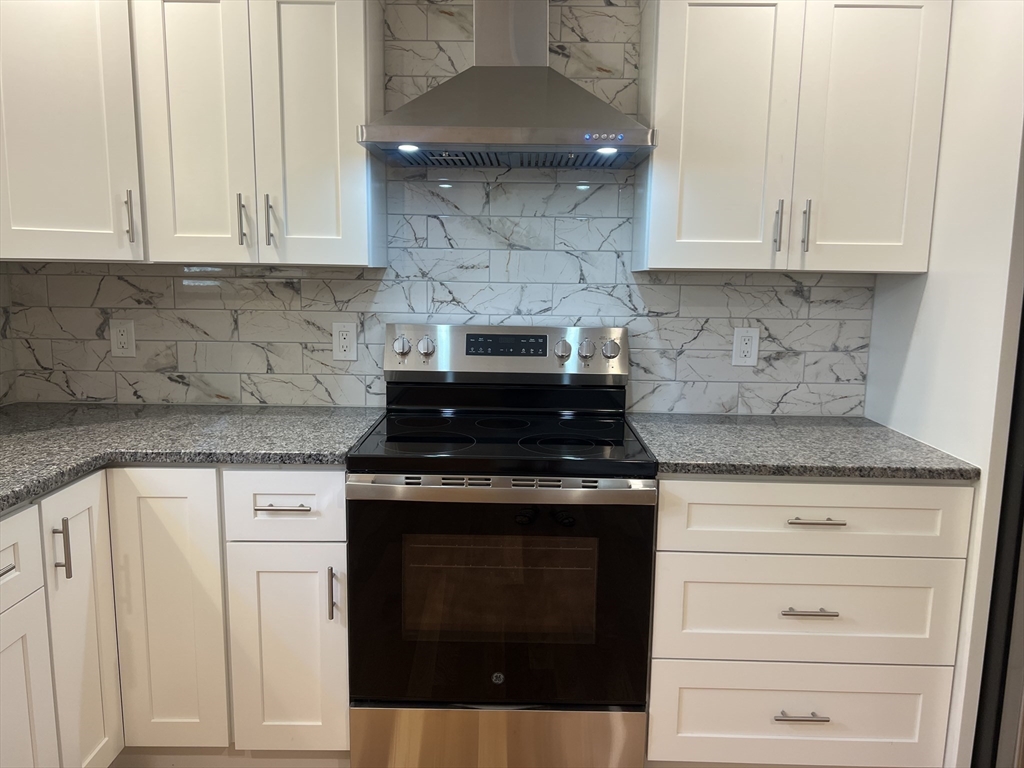 3 bed, 2 bath apartment for rent at 79 Walnut St Unit 2, Belmont — photo 3 of 28