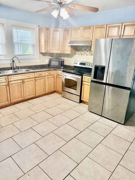 3 bed, 1 bath apartment for rent at 79 Weeler Ave Unit 1, Brockton — photo 3 of 13