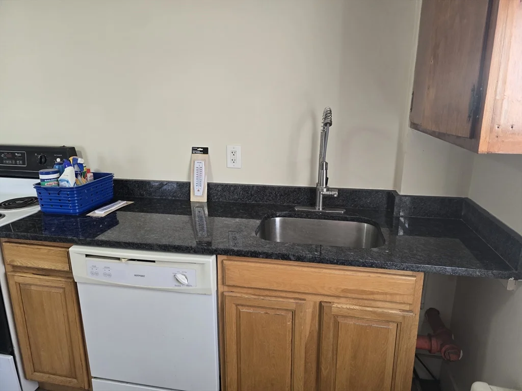 2 bed, 1 bath apartment for rent at 79 Wilson Ave Unit 3, Framingham — photo 10 of 11