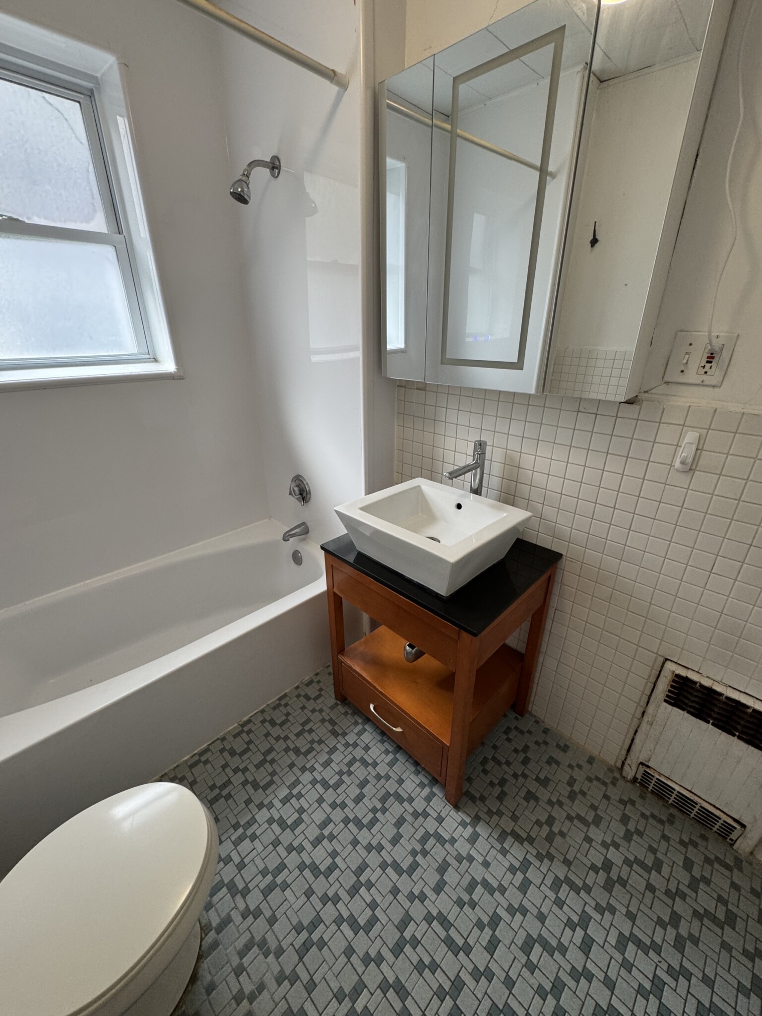 3 bed, 1 bath apartment for rent at 79 Winthrop Rd Unit 2, Washington Square — photo 12 of 14