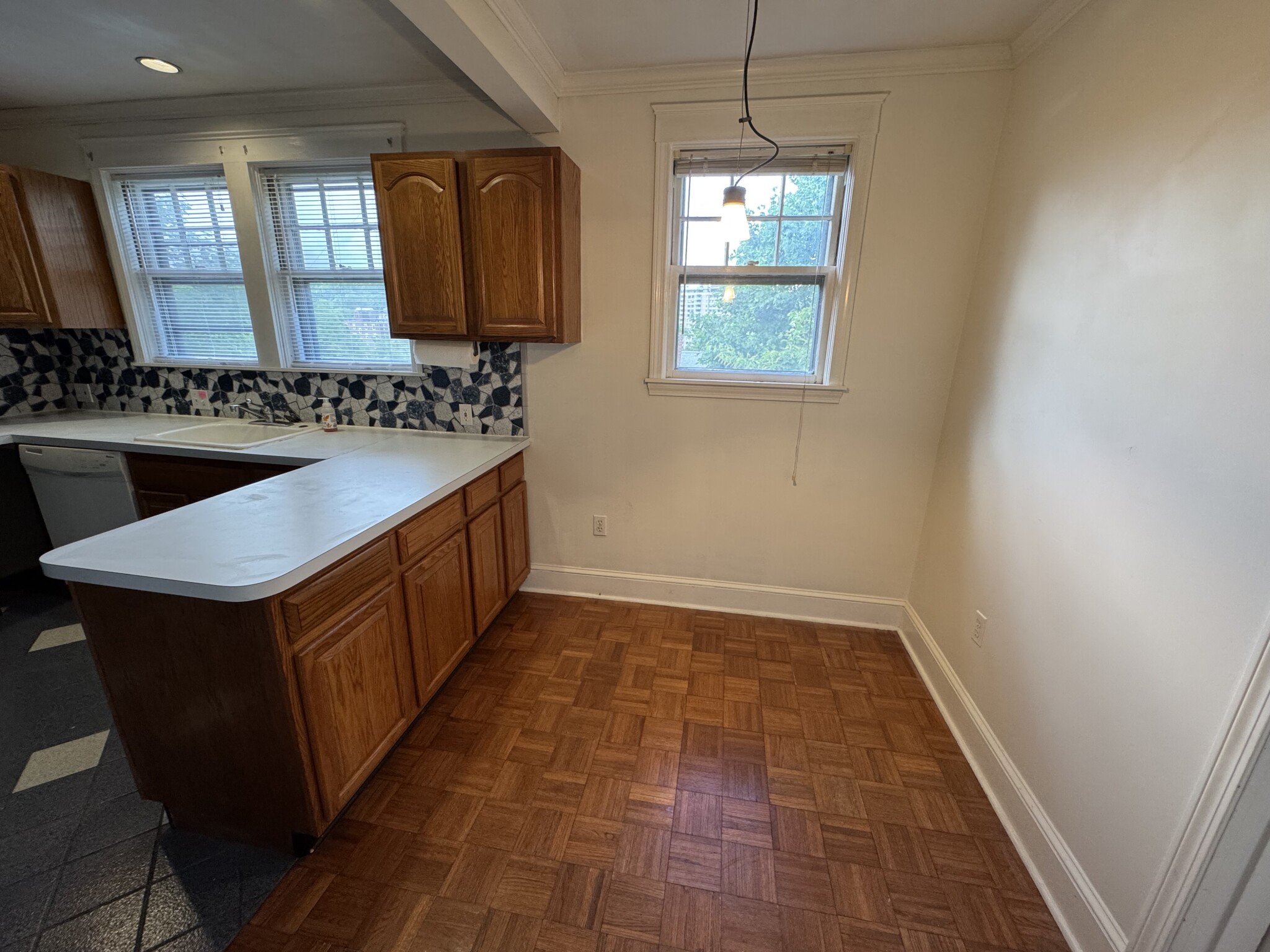 3 bed, 1 bath apartment for rent at 79 Winthrop Rd Unit 2, Washington Square — photo 5 of 14