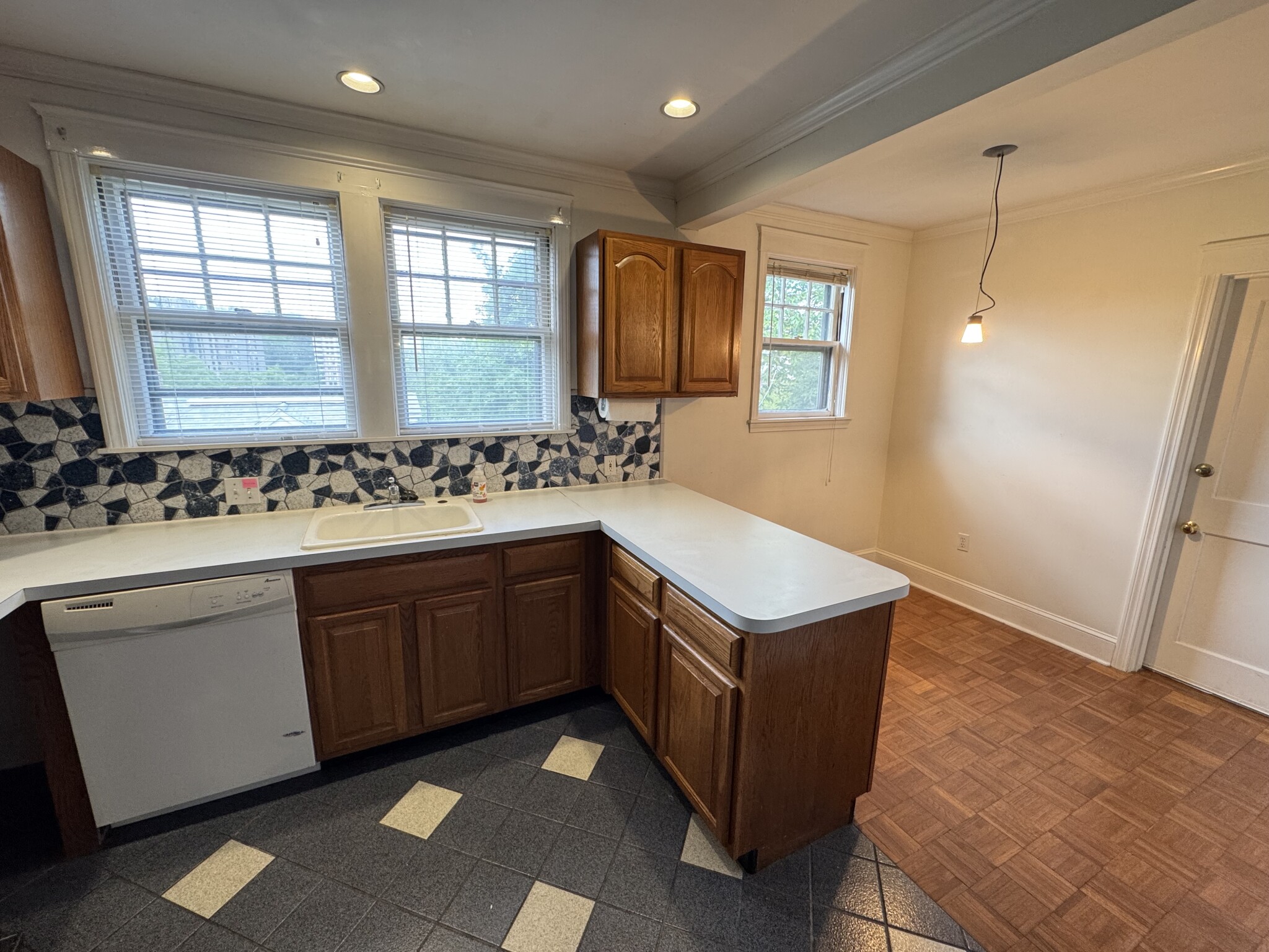 3 bed, 1 bath apartment for rent at 79 Winthrop Rd Unit 2, Washington Square — photo 6 of 14