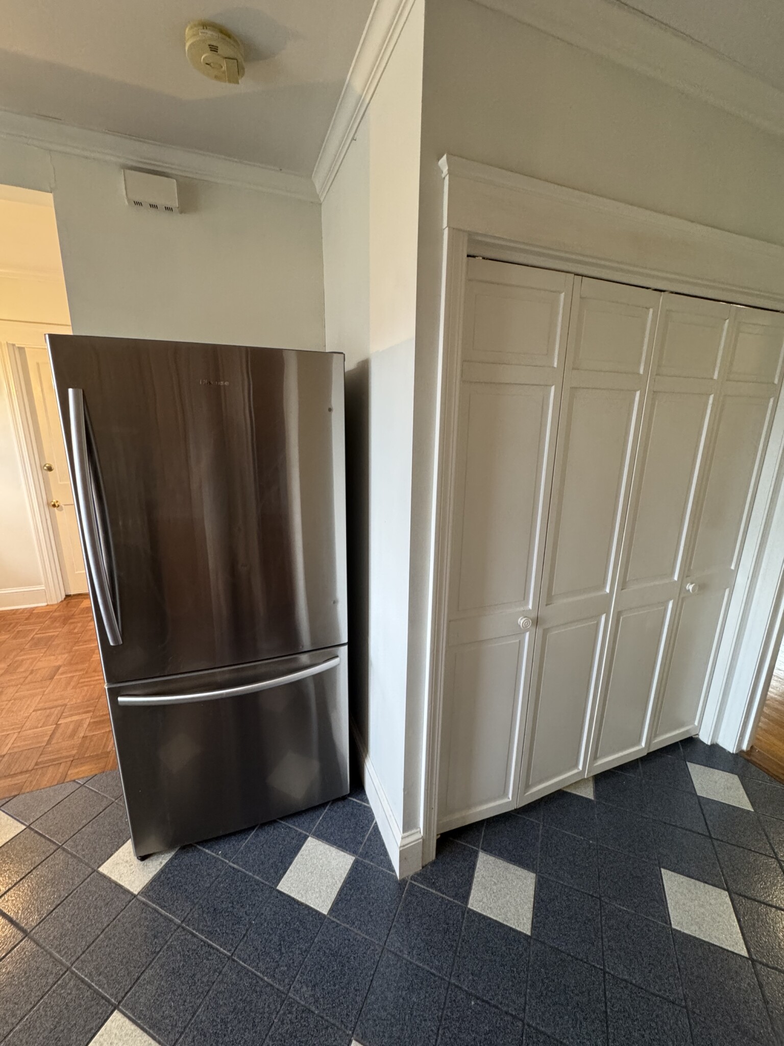 3 bed, 1 bath apartment for rent at 79 Winthrop Rd Unit 2, Washington Square — photo 8 of 14