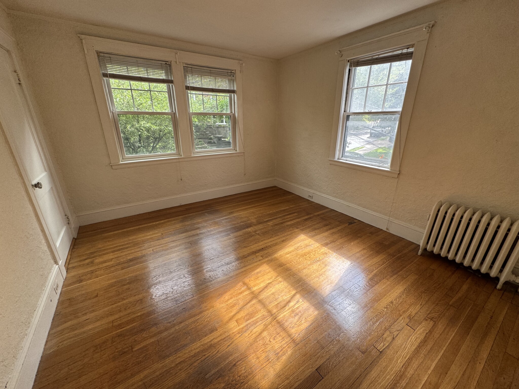 3 bed, 1 bath apartment for rent at 79 Winthrop Rd Unit 2, Washington Square — photo 2 of 14