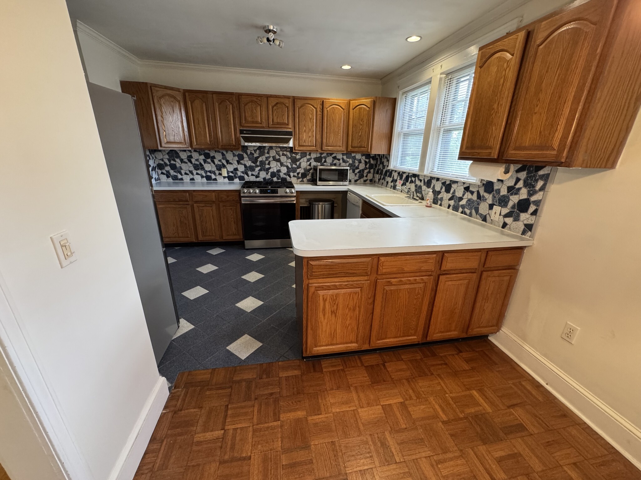 3 bed, 1 bath apartment for rent at 79 Winthrop Rd Unit 2, Washington Square — photo 9 of 14
