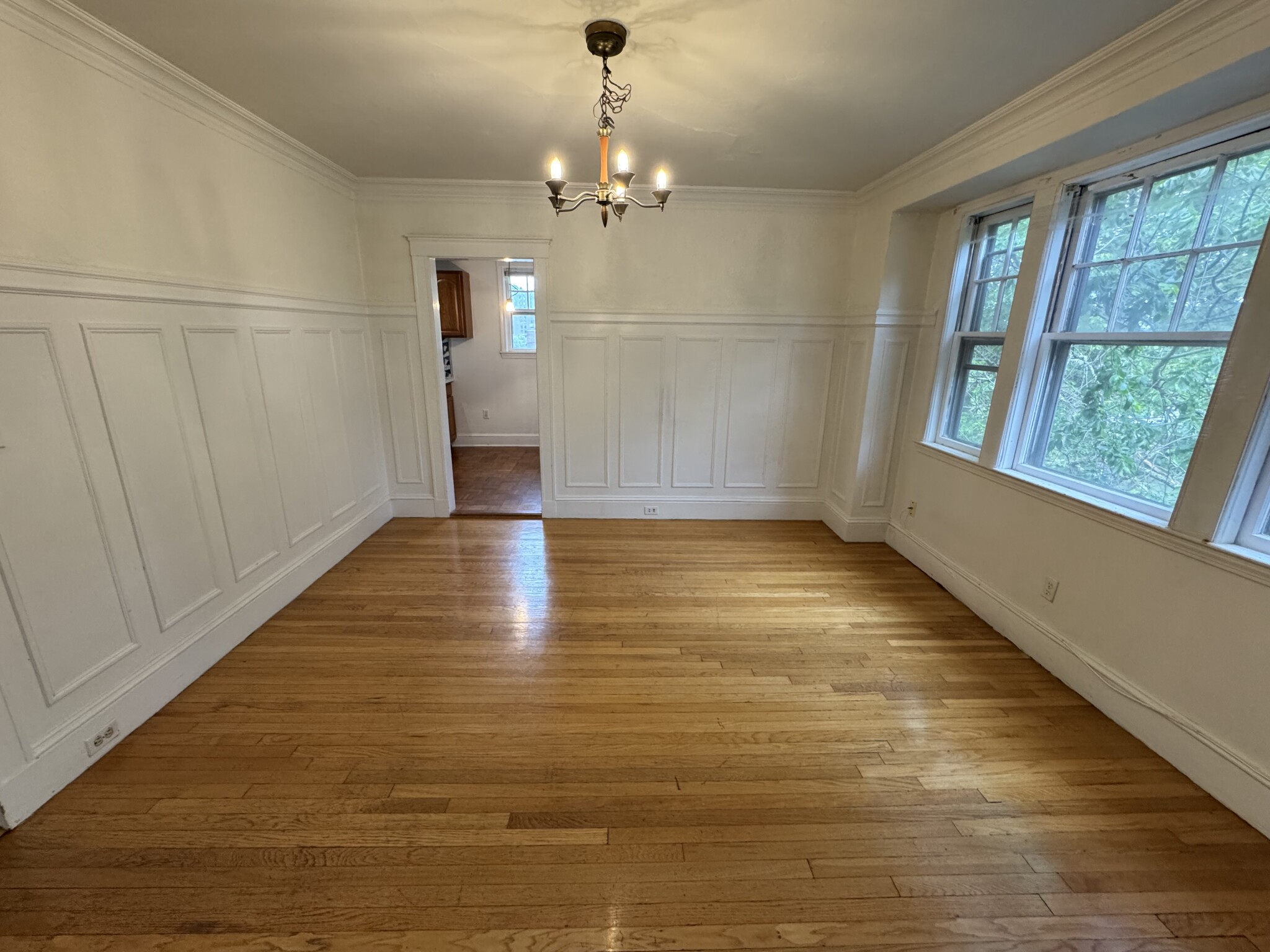 3 bed, 1 bath apartment for rent at 79 Winthrop Rd Unit 2, Washington Square — photo 3 of 14