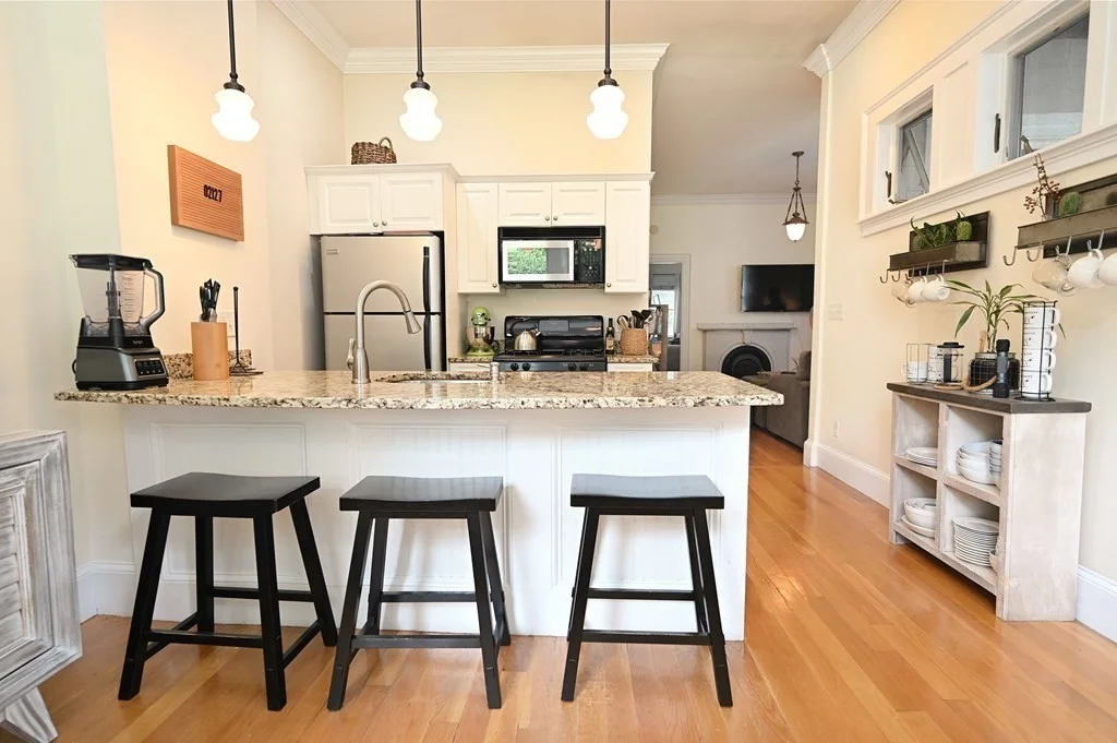 3 bed, 2 bath apartment for rent at 790 E 4th St Unit 1, South Boston — photo 3 of 23