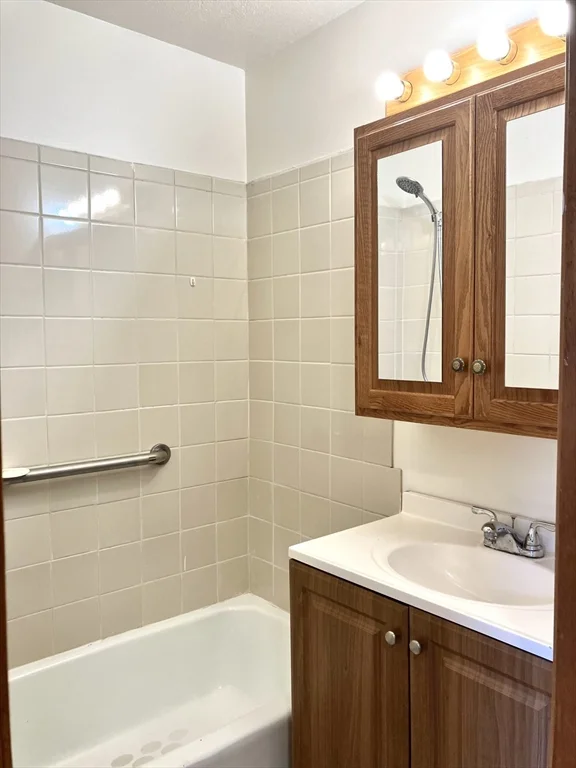 2 bed, 1 bath apartment for rent at 792 Summer Unit 2, Lynn — photo 6 of 9