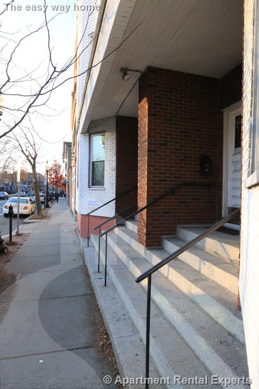 3 bed, 1 bath apartment for rent at 793 Cambridge St Unit 2, East Cambridge — photo 3 of 22