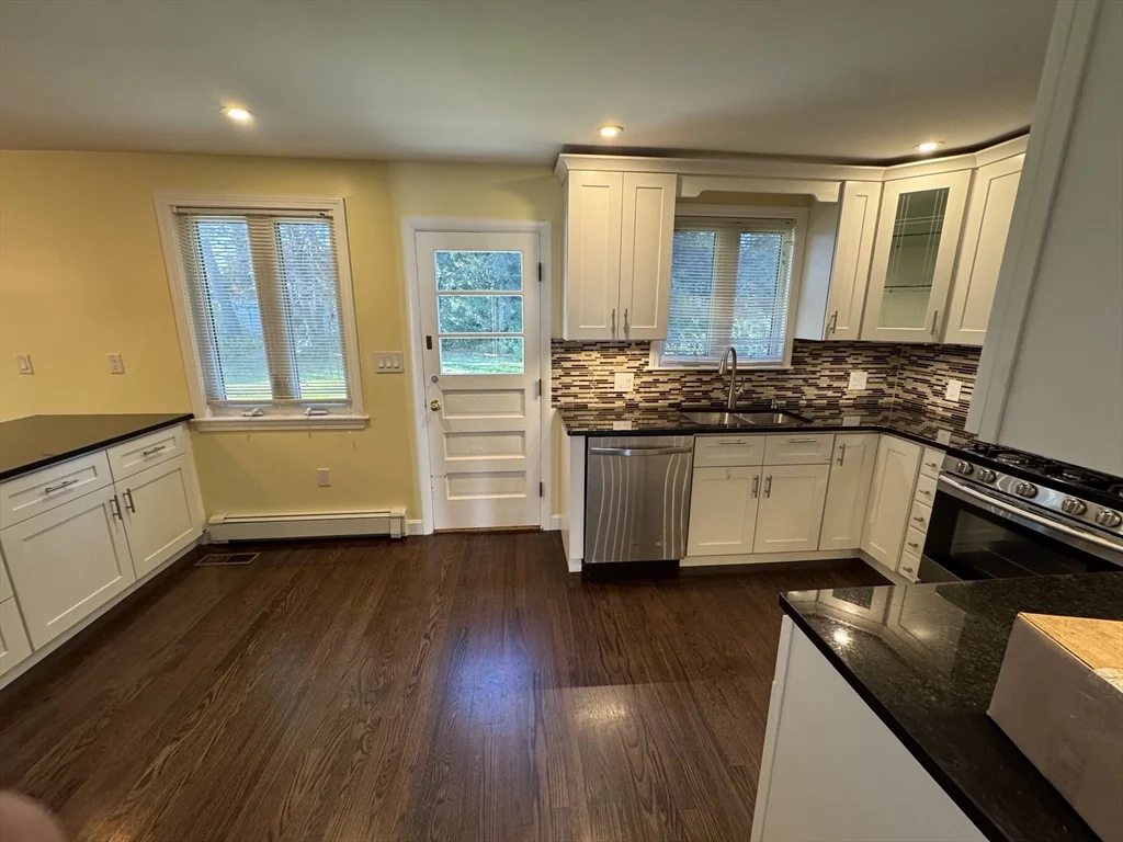 3 bed, 2 bath apartment for rent at 793 Dedham St, Newton — photo 6 of 26
