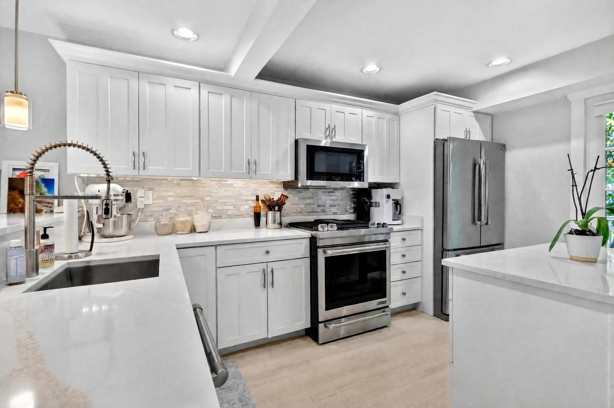 3 bed, 2 bath apartment for rent at 794 E 7th St Unit L, South Boston — photo 1 of 25
