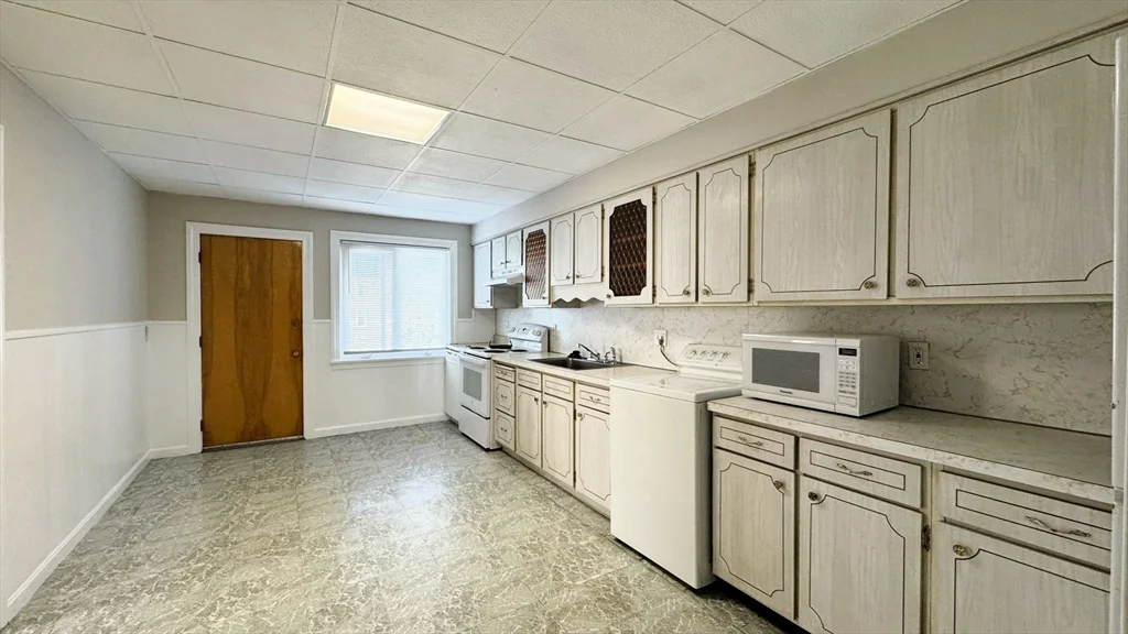 3 bed, 1 bath apartment for rent at 795 Cambridge St Unit 1, Wellington-Harrington — photo 6 of 19