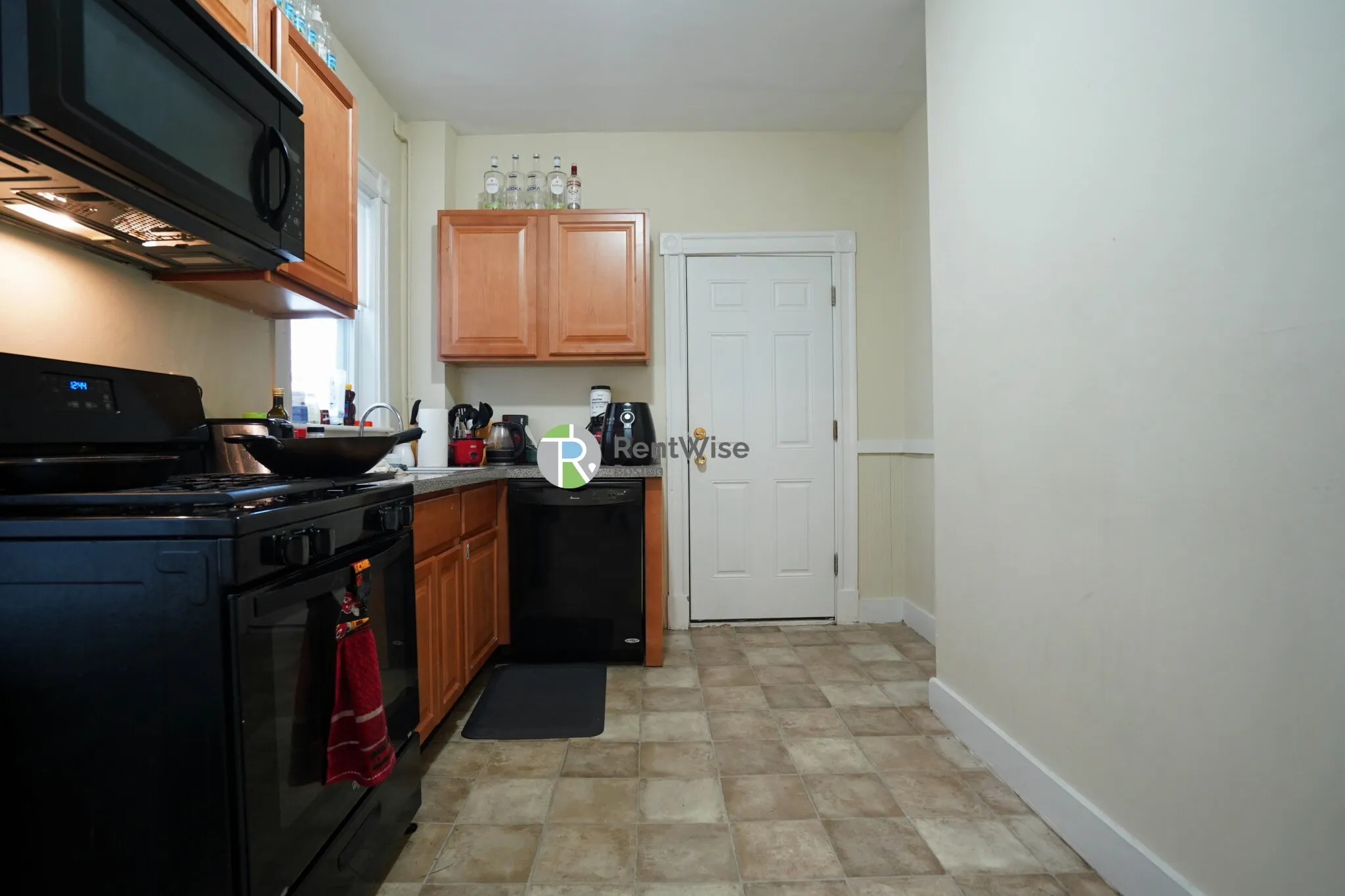 3 bed, 1.5 bath apartment for rent at 795 Columbia Rd Unit 1, Dorchester — photo 7 of 11
