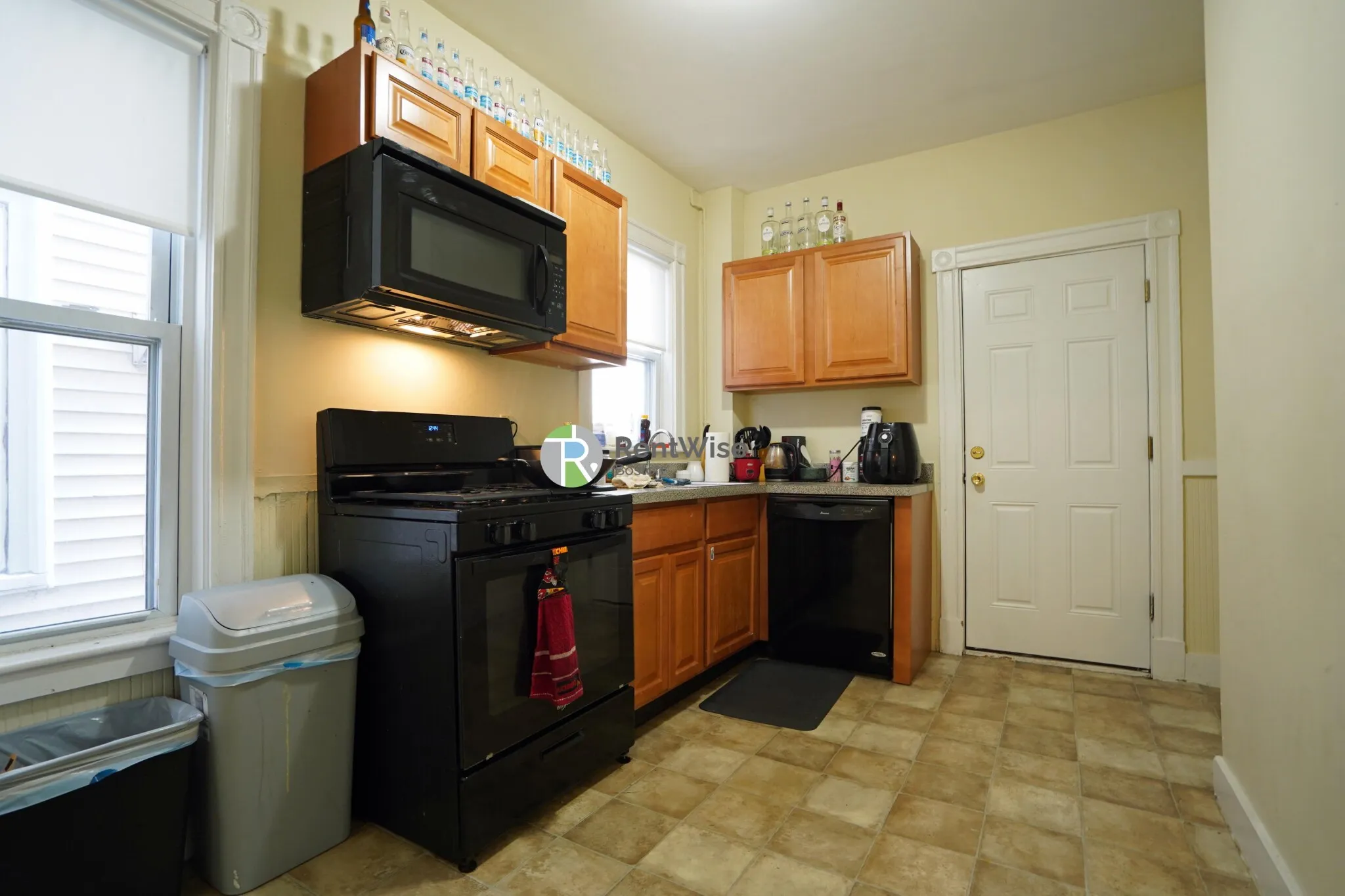 3 bed, 1.5 bath apartment for rent at 795 Columbia Rd Unit 1, Dorchester — photo 8 of 11