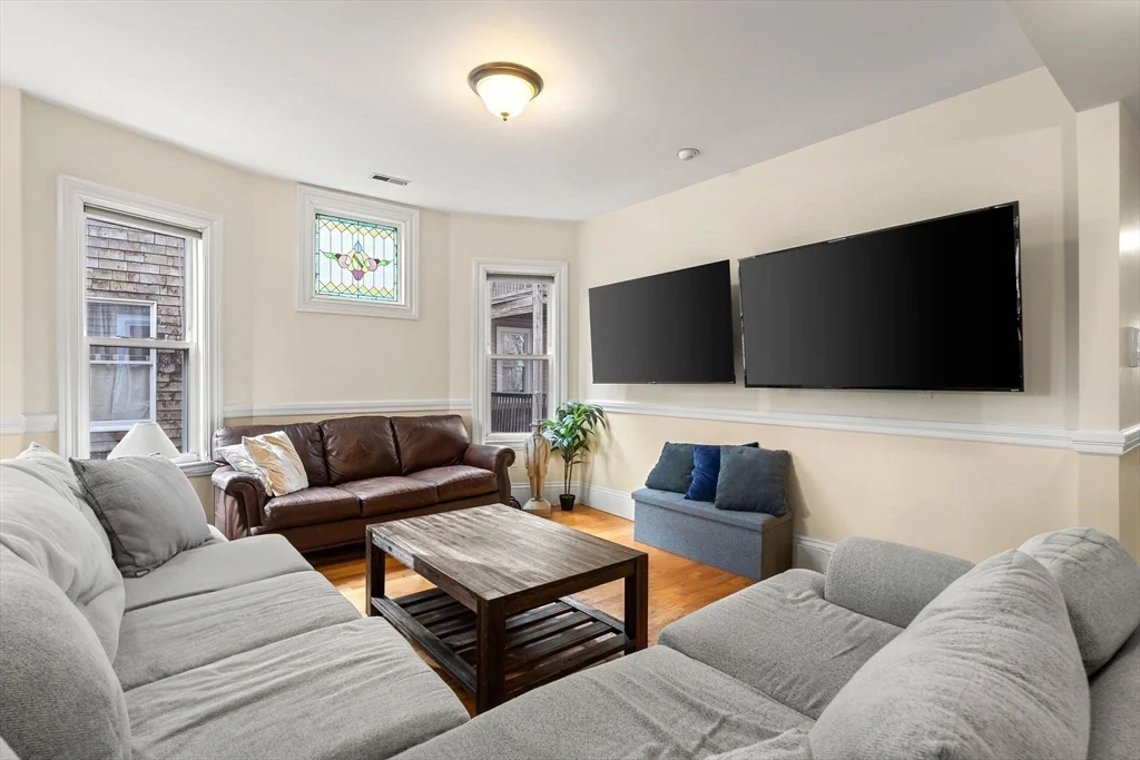 3 bed, 1 bath apartment for rent at 795 E 5th Unit 2, South Boston — photo 2 of 17