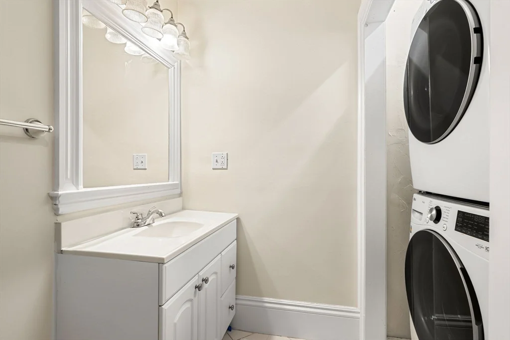 3 bed, 1 bath apartment for rent at 795 E 5th Unit 2, South Boston — photo 12 of 17